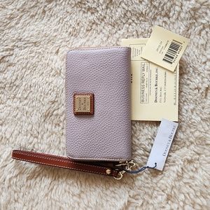 NWT Dooney & Bourke 3/4 Zip Oyster Pebbled Leather Wallet/Wristlet 🩶🎁🦪